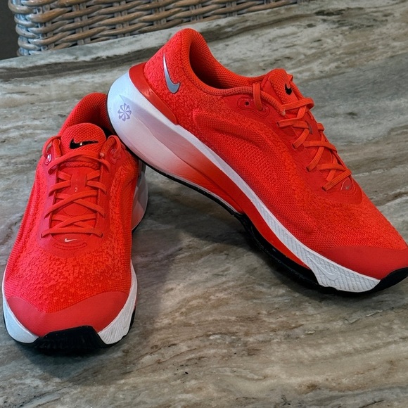 Women’s NIKE Versair Training Shoes- Bright orange/red. Size 9 - Picture 9 of 10